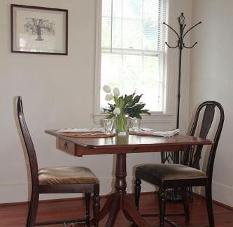 Cannonborough Elliotborough House | Discover 4 Bee St: Pet & Child Friendly Retreat