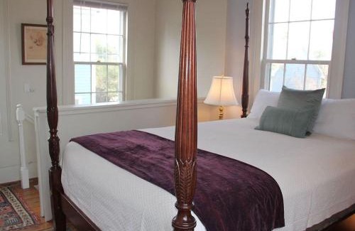 Cannonborough Elliotborough House | Discover 4 Bee St: Pet & Child Friendly Retreat