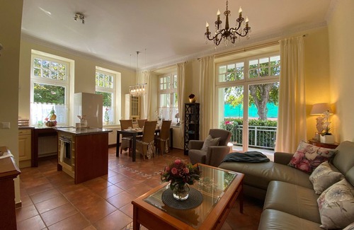 Ostseebad Kuhlungsborn Apartment | Relaxing 4 Belle Etage in Bädervilla - Steps from the Beach