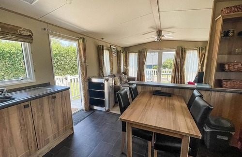 Saxmundham House | Family-Friendly Caravan with Decking & WiFi in Suffolk