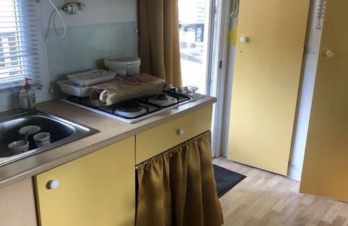 Le Castellet House | Family-Friendly 4 Berth Mobile Home in Campsite Retreat