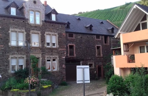 Dhron Apartment | Cozy 2-Bedroom Apartment at Ferienwohnung Gorges "Im Hof"