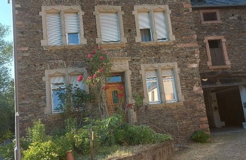Dhron Apartment | Cozy 2-Bedroom Apartment at Ferienwohnung Gorges "Im Hof"