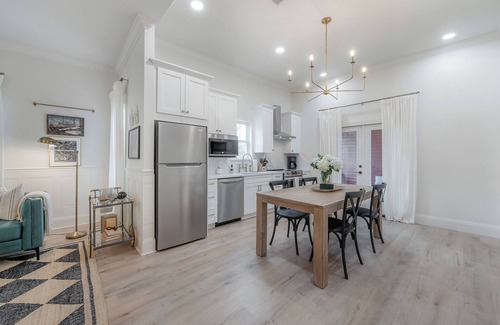 Tampa Heights House | Prime Location Near Riverwalk with King Bedrooms & Porch