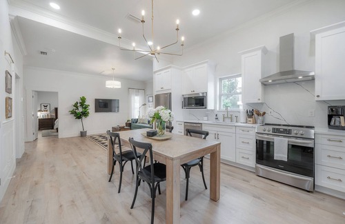 Tampa Heights House | Prime Location Near Riverwalk with King Bedrooms & Porch