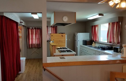 Emily House | 4 BR/2 BA Lake Home!!