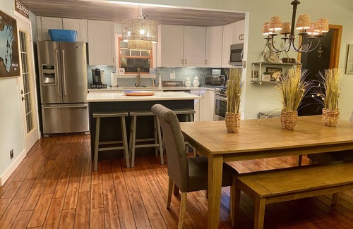 Lakeview Cottage | Lakefront Cottage with Sunset Views - Family Friendly Getaway