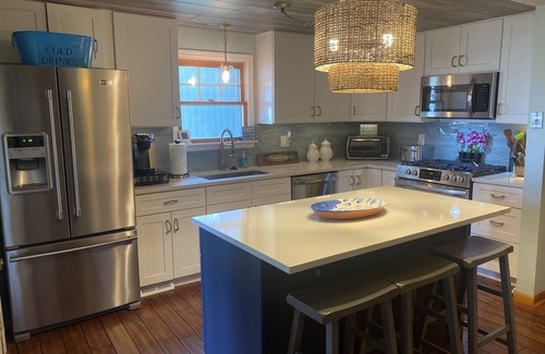 Lakeview Cottage | Lakefront Cottage with Sunset Views - Family Friendly Getaway