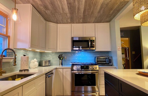 Lakeview Cottage | Lakefront Cottage with Sunset Views - Family Friendly Getaway