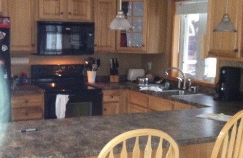 Gray House | Lakefront Retreat: 4BR Poolside Escape for 12 Guests