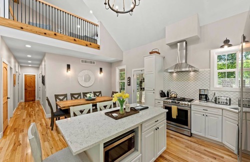 Harbert House | Beachfront Cottage with Pool – Rated 10/10 by Guests!