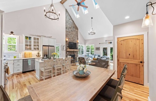 Harbert House | Beachfront Cottage with Pool – Rated 10/10 by Guests!