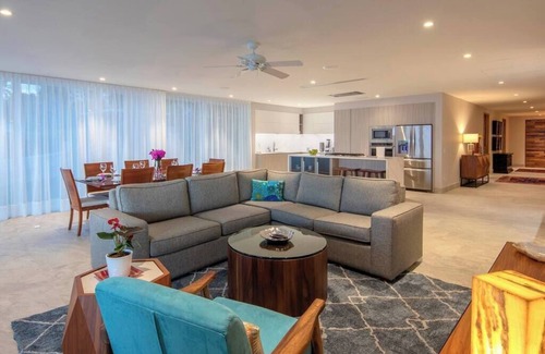South Shore Hotel Area Apartment | Guest Rated: 10/10 Casa Indah Condo with Pool & Ocean View