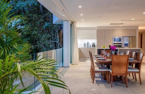 South Shore Hotel Area Apartment | Guest Rated: 10/10 Casa Indah Condo with Pool & Ocean View
