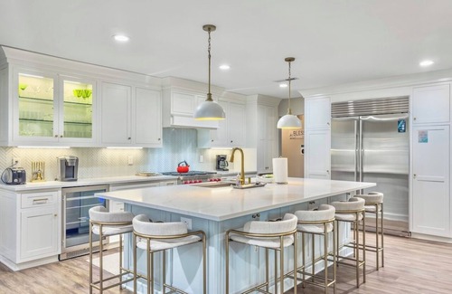 Isle of Palms House | Pet-Friendly Home with Chef's Kitchen, Steps from the Beach