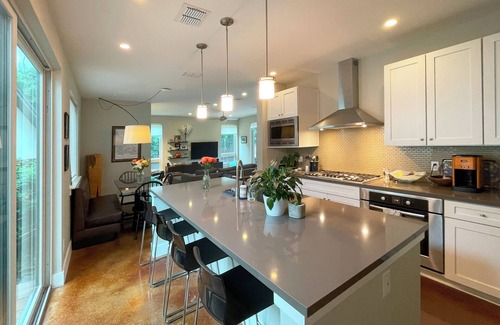 Tarrytown House | Spacious 4 BR Home in West Austin Near Parks and Amenities
