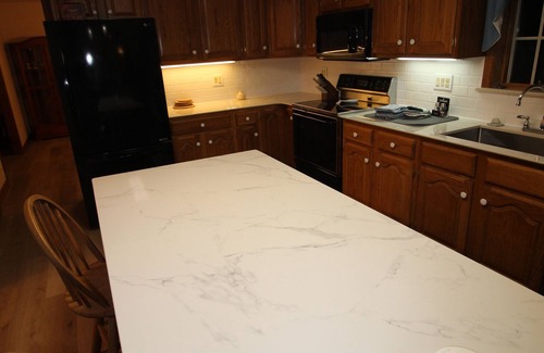 Harrisburg - Hershey House | 4-BR house 2-min walk to Armitage golf & Caddy Shack eatery/pub in Mechanicsburg