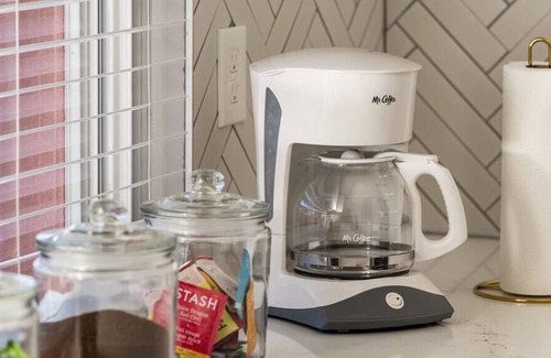 Ralston Valley House | 4 BR Modern Home with Pool Table and Fire Pit!