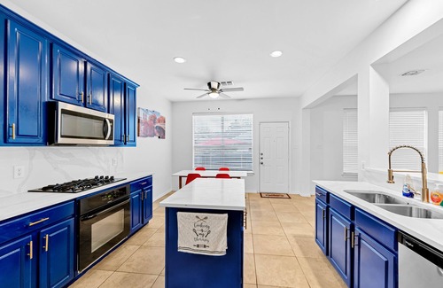 South Arlington House | Family-Friendly 4 BR Retreat with Pool Near Six Flags