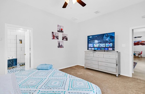 South Arlington House | Family-Friendly 4 BR Retreat with Pool Near Six Flags