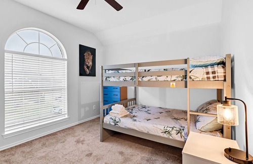 South Arlington House | Family-Friendly 4 BR Retreat with Pool Near Six Flags
