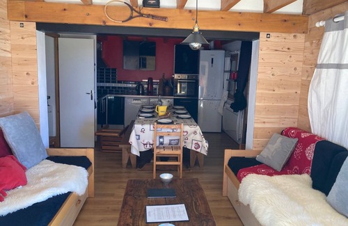 Ustou Apartment | Spacious 4-Bedroom Retreat with Terrace Near Ski Slopes