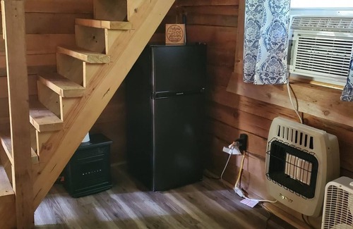Saint Helens Cabin | #4, Charming 2-bedroom cabin in superb Beattyville with AC