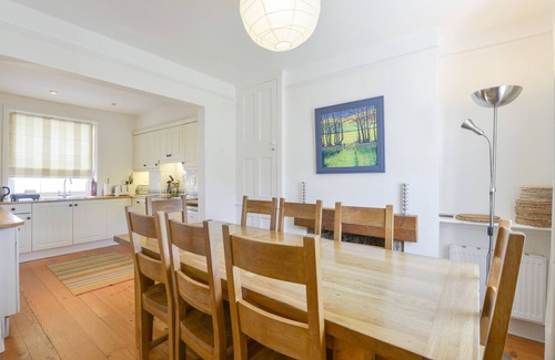 Hope-Cove Cottage | Coastguard's Cottage: Family-Friendly Retreat with Ocean Views