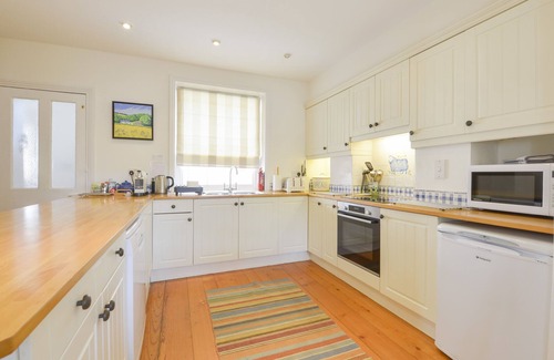 Hope-Cove Cottage | Coastguard's Cottage: Family-Friendly Retreat with Ocean Views