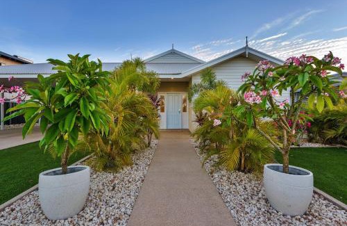 Exmouth House | Serene 4 Corella Court: Family-Friendly with Pool & Jetty