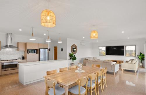 Exmouth House | Serene 4 Corella Court: Family-Friendly with Pool & Jetty