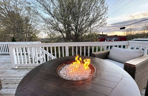 Amesbury Apartment | Prime Downtown Pet-Friendly 4-Bedroom Retreat with Spa