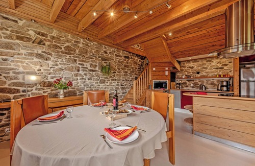 Goulven Cottage | Cozy Cottage by the Sea: 10/10 Guest Rated & Free Bikes