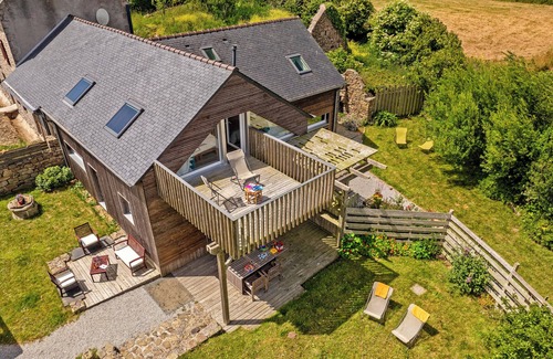 Goulven Cottage | Cozy Cottage by the Sea: 10/10 Guest Rated & Free Bikes