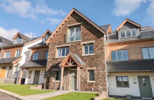 Bugford House | Family-Friendly Retreat at 4 Court Terrace, Hillfield Village