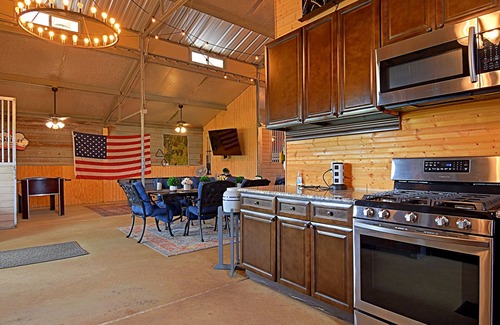 Waelder House | Experience the 4 D Guest Ranch Barndominium with Unique Amenities