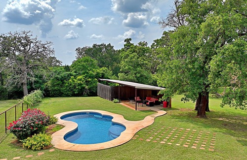 Waelder House | Experience the 4 D Guest Ranch Barndominium with Unique Amenities