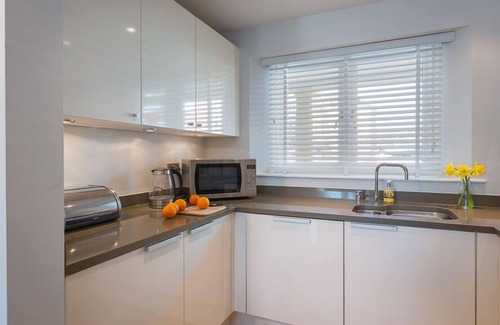 Dartmouth Cottage | Discover 4 Dart Marina: Family-Friendly with Kitchen Access