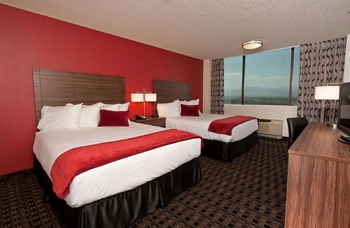 Downtown Las Vegas Hotel | Deluxe Two Queen Rooms with Spa and Pool at The D Las Vegas