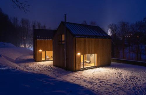 Dolni Morava Ski Chalet | Discover 4 DOMY: Pet-Friendly Retreat with Hot Tub & Kitchen