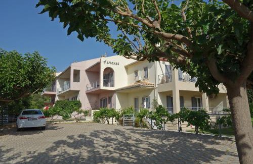 Karvelas Villa | Ideal Family Getaway at 4 Epohes with Kitchen Amenities