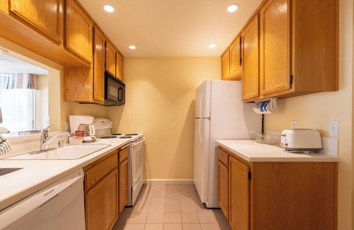 San Diego Country Estates Hotel | 4 Family Units | Pool & Free Onsite Parking | Near Ramona Winery