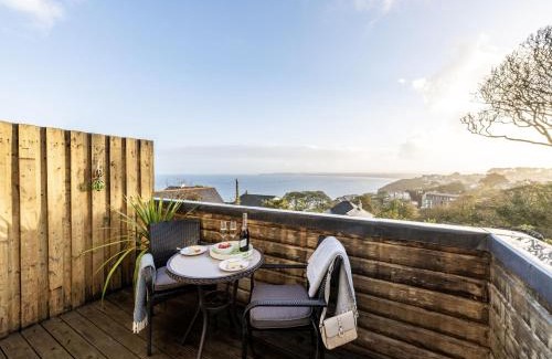 Carbis Bay House | Pet-Friendly Escape at 4 Fernhill - Rated 10/10 by Guests