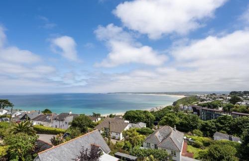Carbis Bay House | Pet-Friendly Escape at 4 Fernhill - Rated 10/10 by Guests