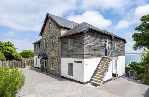 Carbis Bay House | Pet-Friendly Escape at 4 Fernhill - Rated 10/10 by Guests