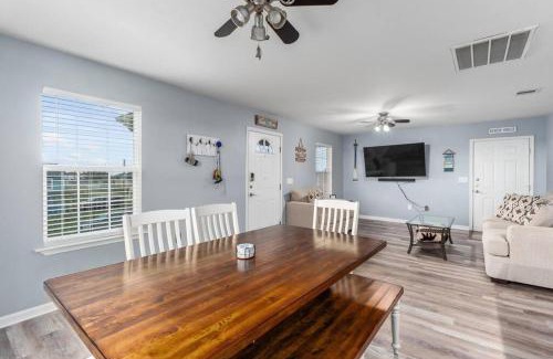 Galveston House | Enjoy Free Kayaks and Beach Access at Our 4-Star Hotel