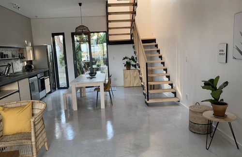 Bloubergstrand House | Top-Rated 4 Friends Mountain View Apartment with Oceanfront Views
