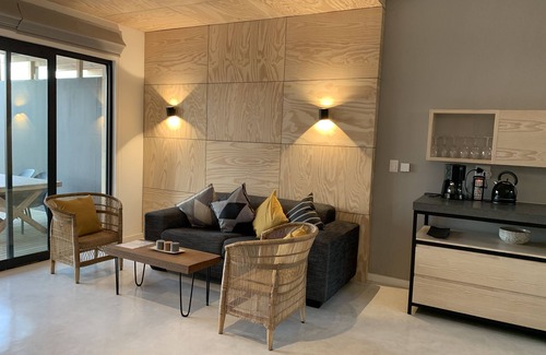 Bloubergstrand House | Top-Rated 4 Friends Mountain View Apartment with Oceanfront Views