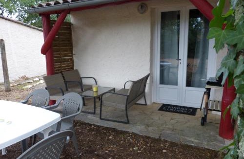 Saint-Aubin-de-Nabirat House | Cozy Gîte for 4 with Pool - Pet & Child Friendly Stay