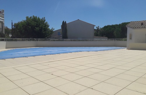 Vaux-sur-Mer House | Beautiful Gîte Steps from the Beach with Private Garden
